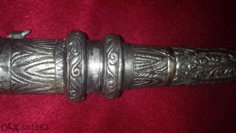 Колекционерски нож с гравирано острие