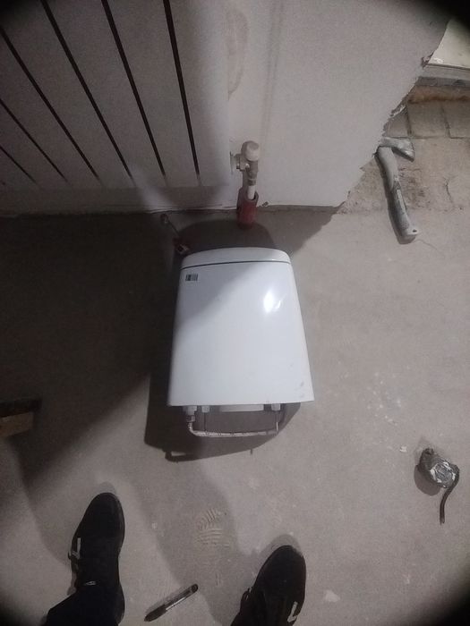 Продам  бачок  для  унитаза