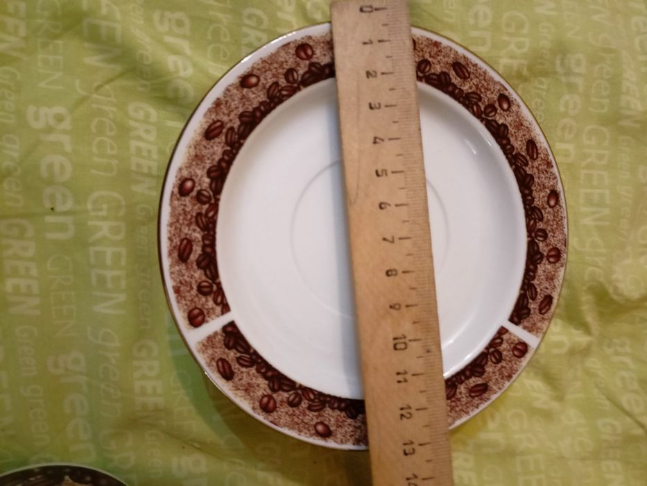 Кофейные чашки и  стакан с крышкой