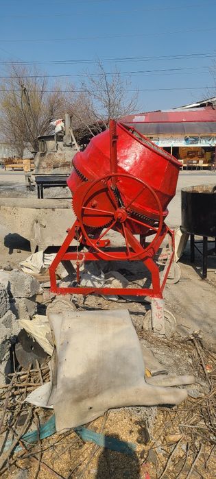 Bruchatka  va Shlakoblok aparatlari  sotiladi yahshi holatda