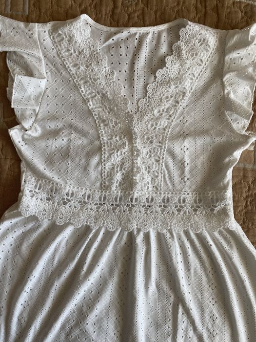 Бяла рокля с дантела Л размер