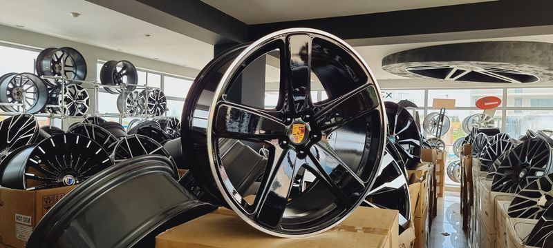 20цола Порше Porsche Panamera 5x130