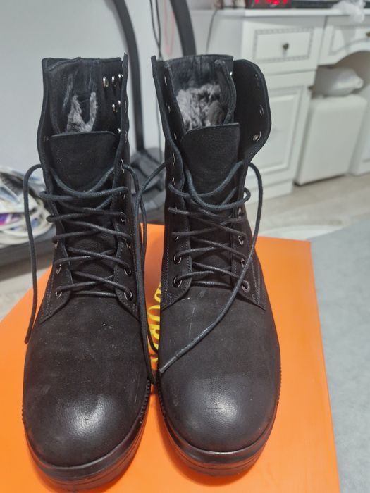 Продам ботинки зимние женские