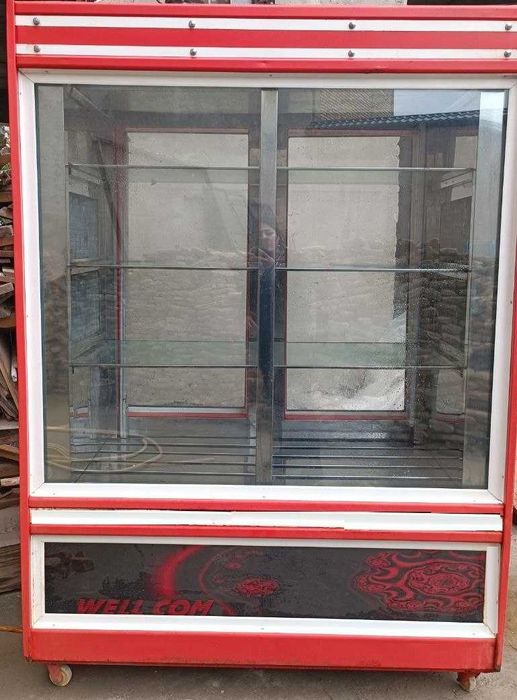 Продаётся витринный холодильник