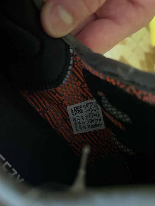 yeezy 350 v2 carbon beluga