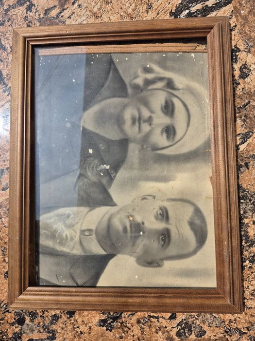 Vând rama tablou si photo de Familie 

Artiști:

- Fra