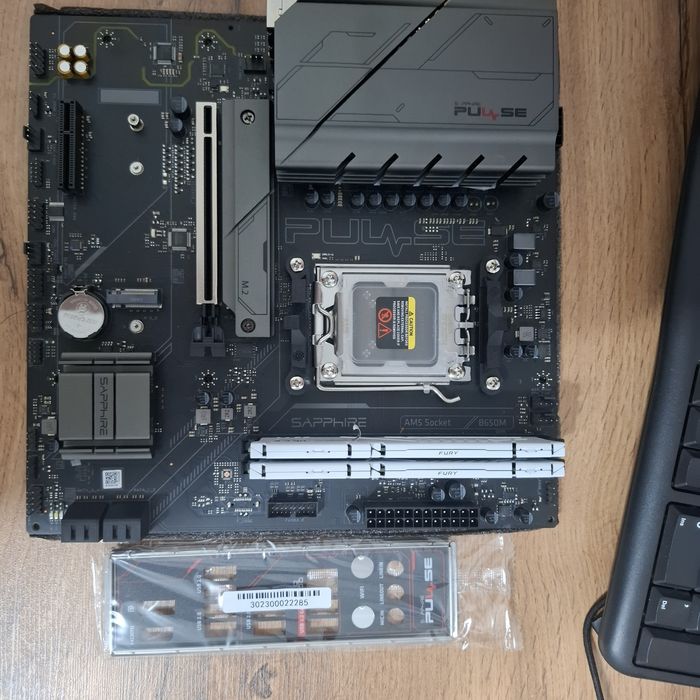Мат плата и процессор AM5 Sapphire Pulse B650M