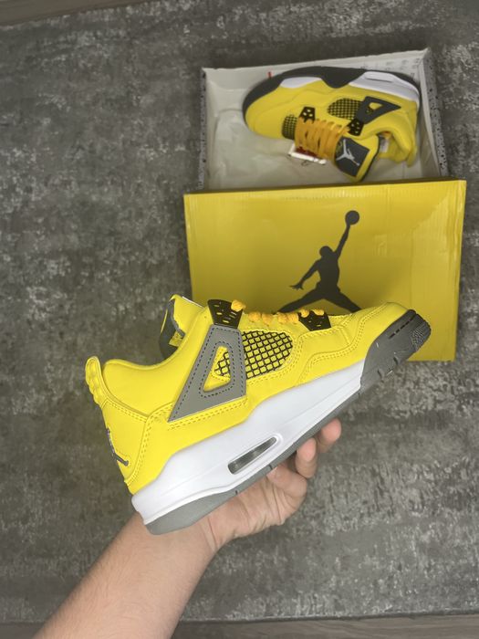 Jordan 4 Retro Lightning
