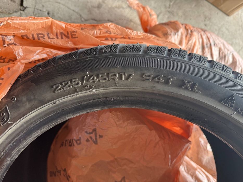 Продам две шины