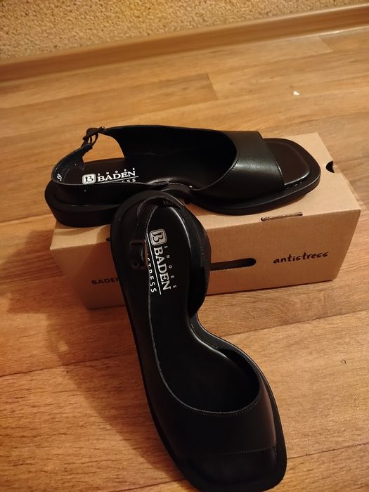 Босоножки женские