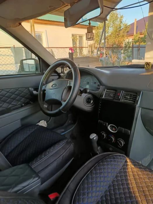 Продам Приора 2011год срочно