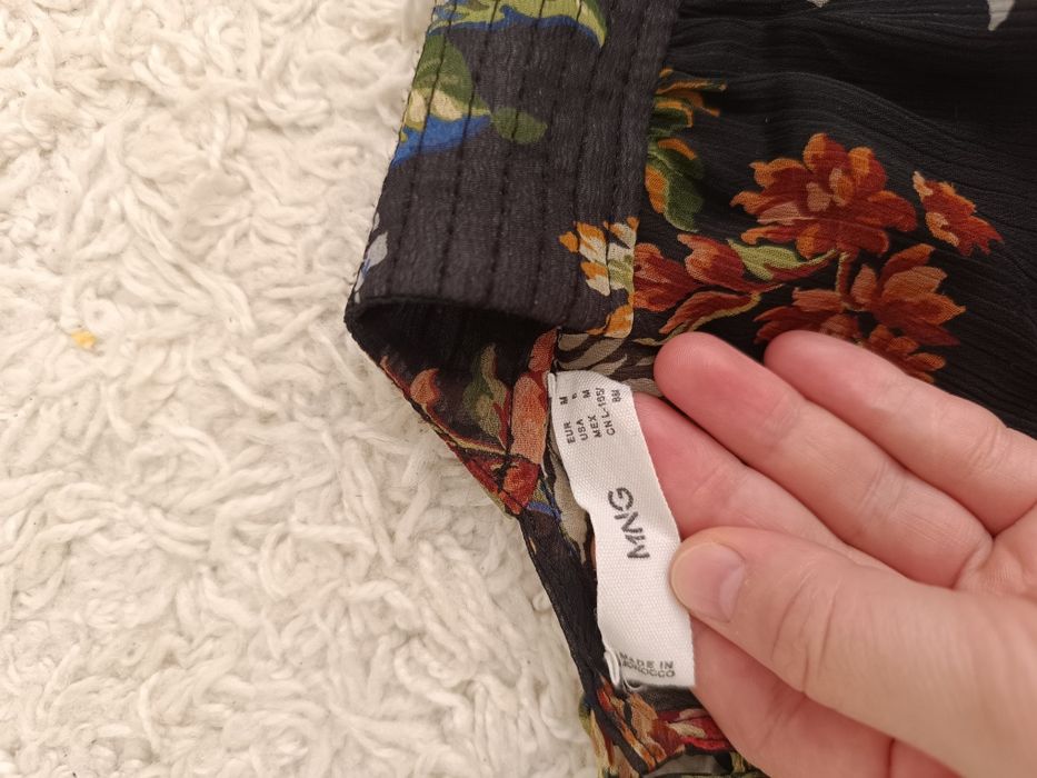 Невесомое платье от Mango