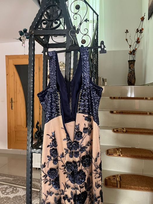 Vând rochi pentru evenimente