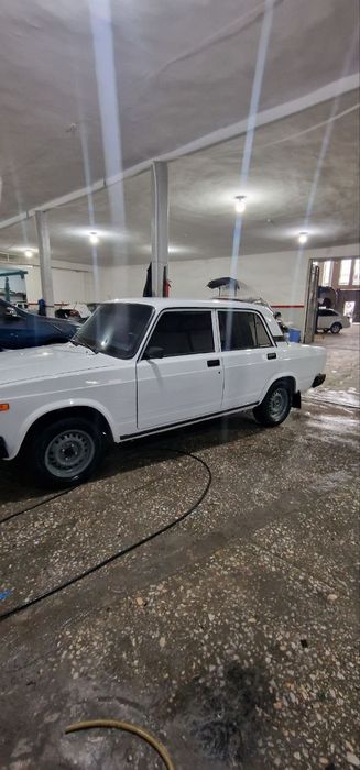 2107 moshinasi sotiladi