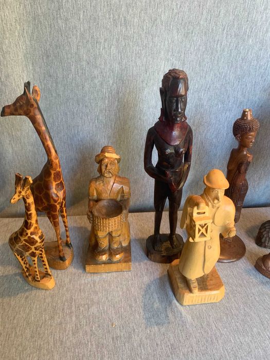 голям лот от дървени фигури статуетки