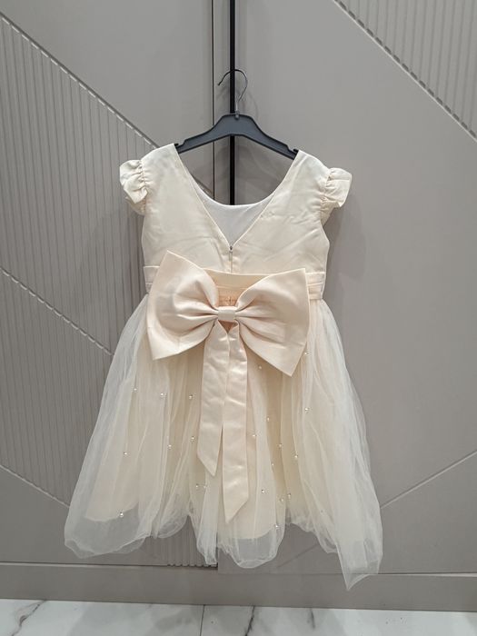 Бежевое платье для девочек