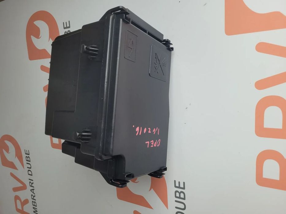 Carcasa tablou siguranta pentru Renault Trafic / Opel Vivaro / Nissan