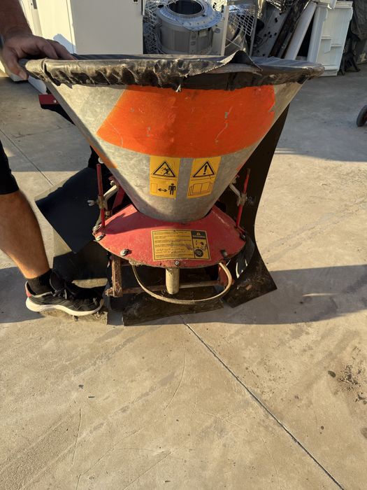 Разпръсквач за Сол и Пясък