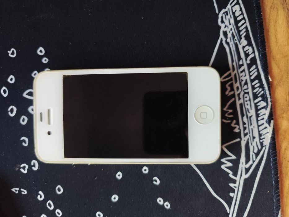 Айфон 4s  на 16гб