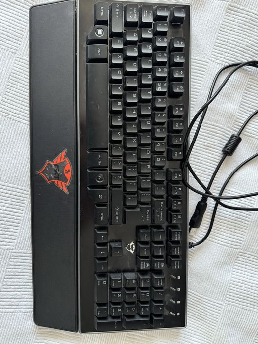 Tastatura GXT cu fir si lumini