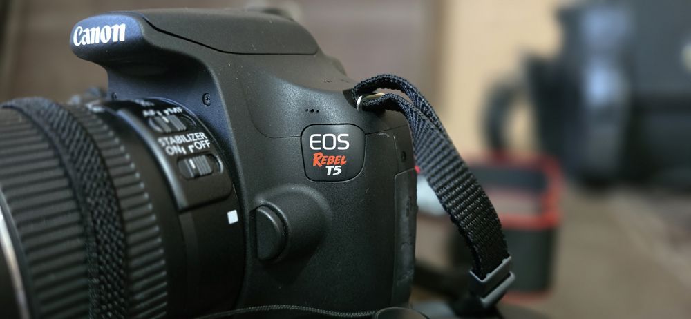 Фотоапарат Canon EOS Rebel T5 и аксесоари