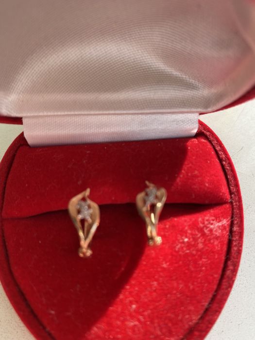 Продам серёжки золотые