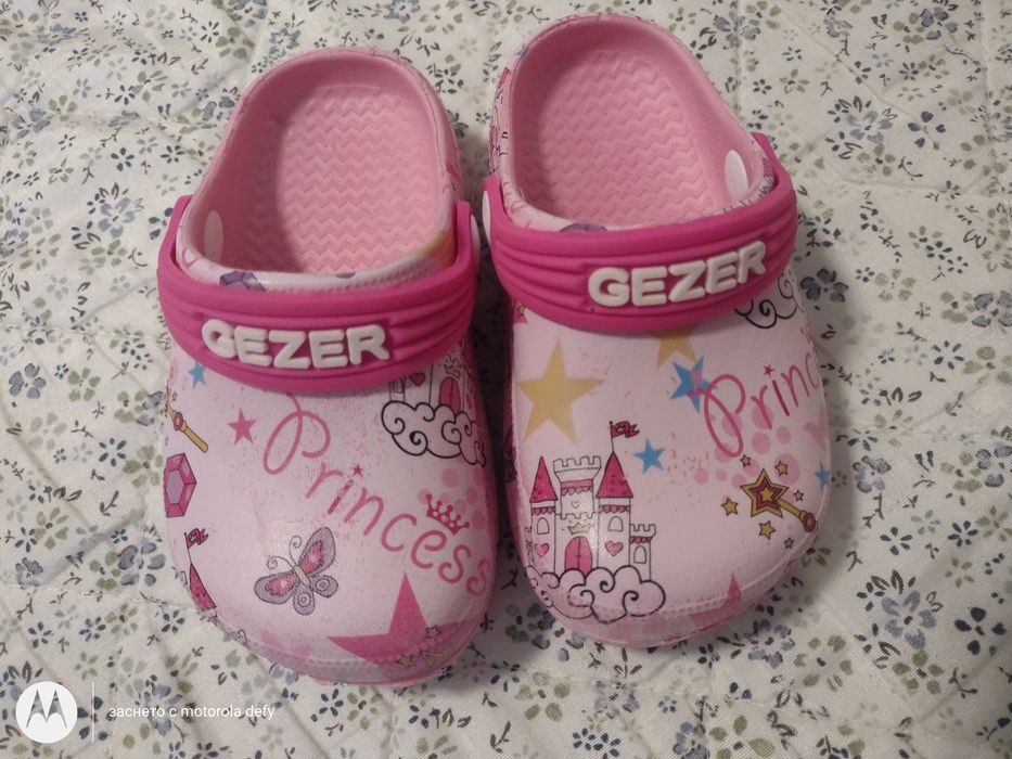 ЛОТ бебешки ботушки и пантофи. За размери и въпроси пишете на съобщени