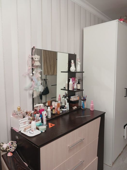 продам комод с зеркалом