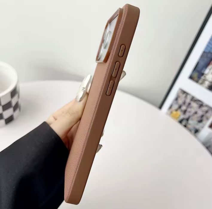 2 бр. кейса за iPhone 17 Pro с MagSafe – син и черен, чисто нови – 6€ / бр.