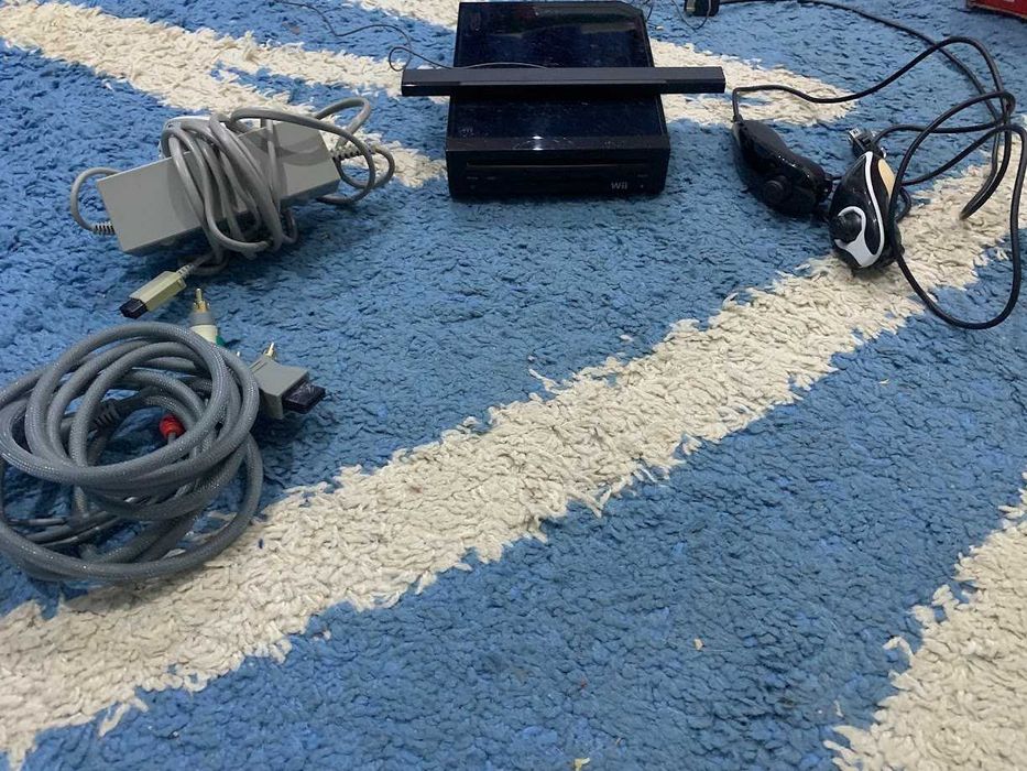 Consolă Nintendo Wii modată, cu toate accesoriile