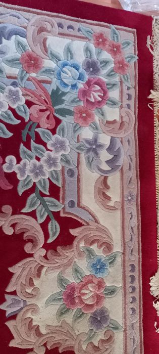 Большой красивый ковёр