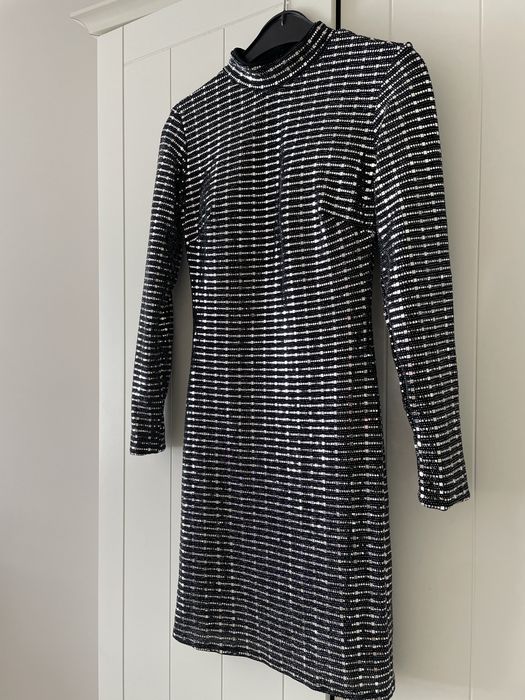 Уникална рокля, гарантирано събира погледите