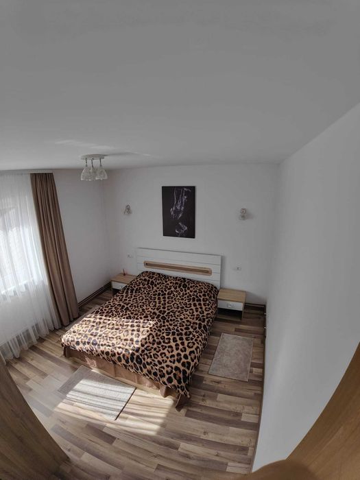 Închiriez apartament 3 camere, DECOMANDAT, 80 mp – Ultracentral, Câmpulung Moldovenesc