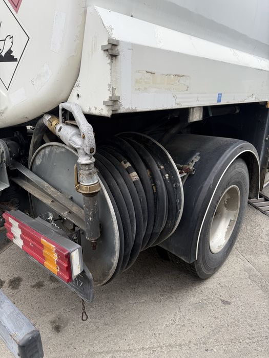 Autocisterna Mercedes