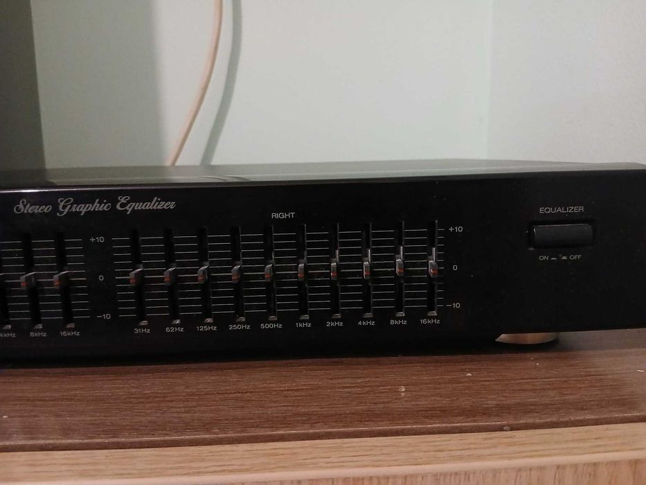 Тунер Marantz ,еквалайзер AKAI