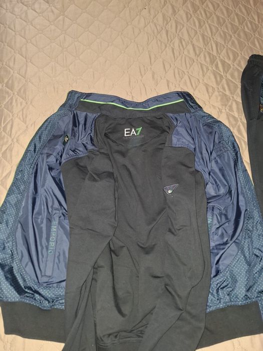 Екип Emporio Armani