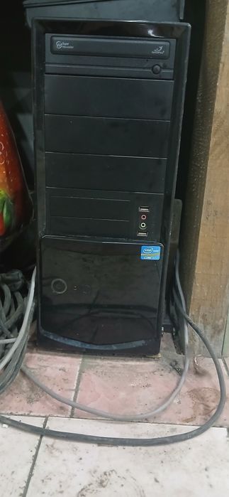 Продам компьютер все в месте с монитором и т.д