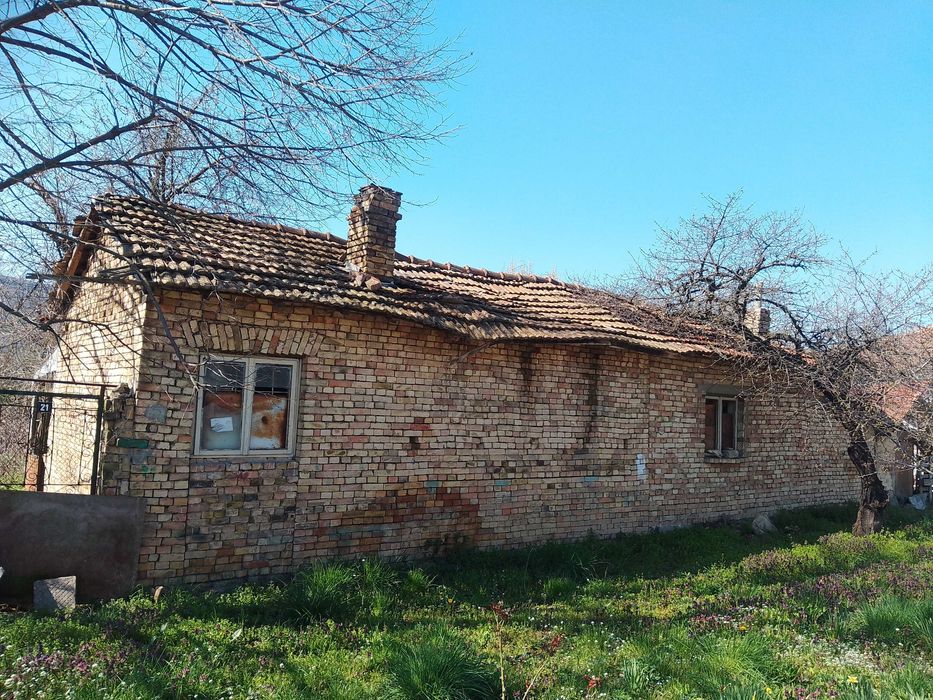 Продавам къща в гр. Каспичан