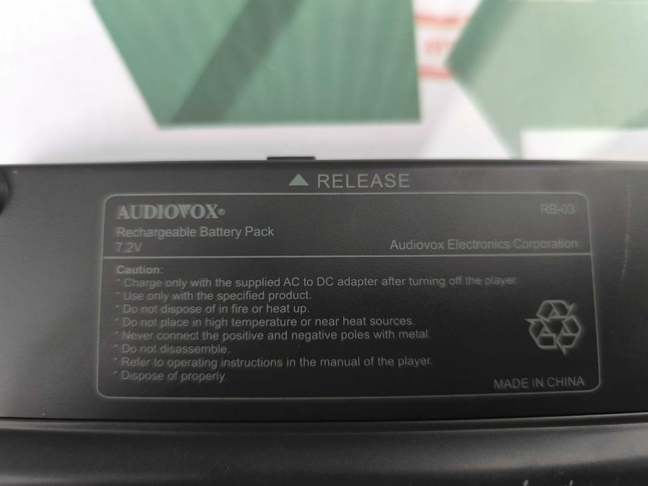 DVD player portabil Audiovox D1705 7 inch LCD CD MP3 baterie RB-03