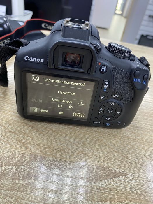 Фотоаппарат Canon EOS 2000d (ТМ79)