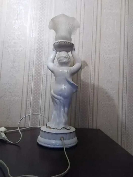 Срочно. Фарфоровая настольная лампа