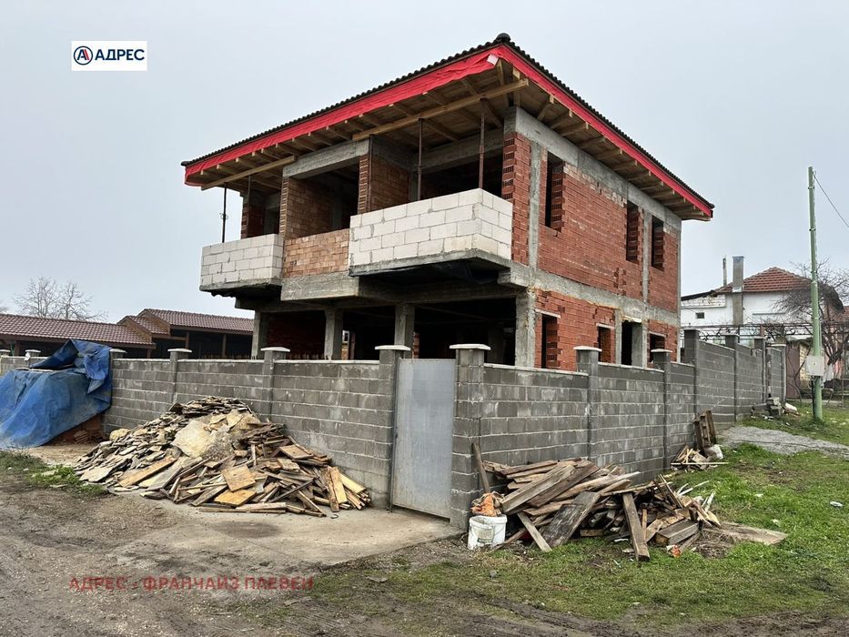 Къща в Плевен, област-с.Ясен площ 170 цена 180000