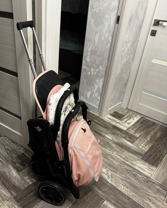 Коляска для девочки розовая