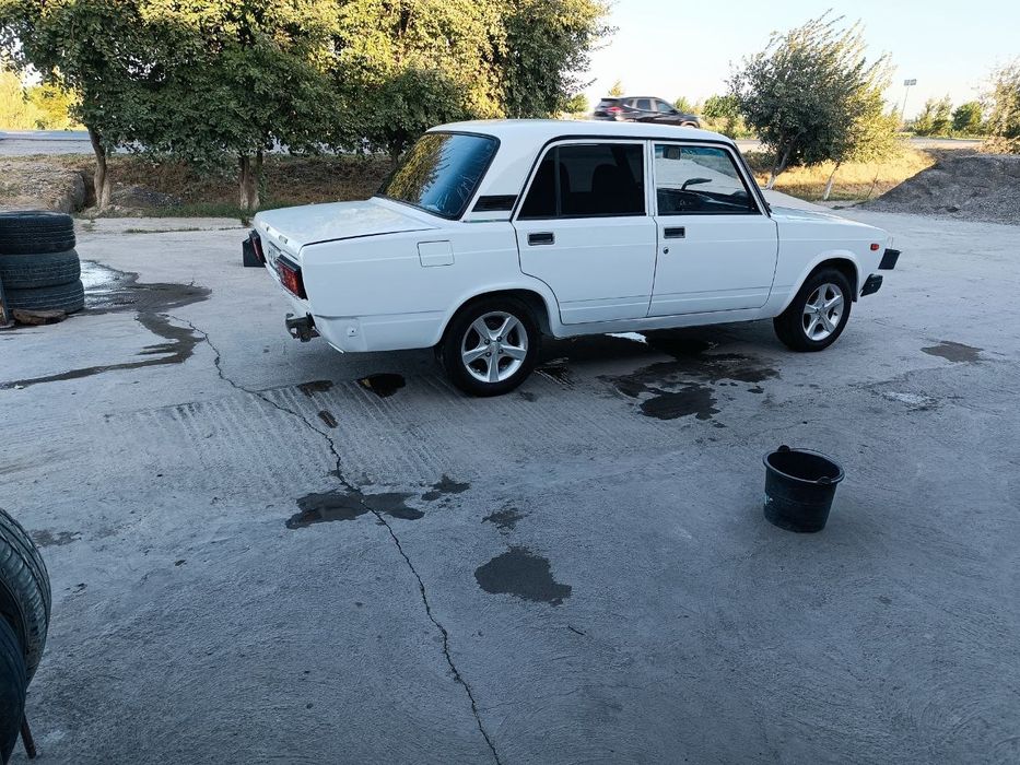 Ваз 2107 сотилади митани бор 80 талик машина хама жойи нолдан йигилган