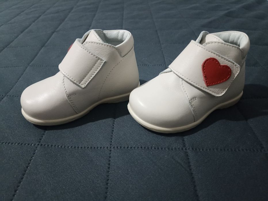 Ghete fete din piele cu talonet