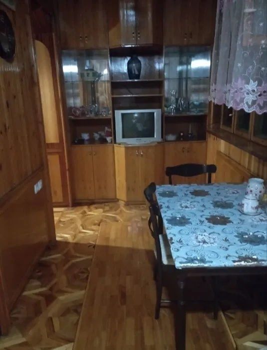 Продаётся Мирабад Космонавте 2/5/5 ремонт средний с мебелью !!!