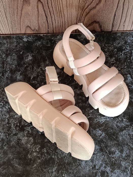 Босоножки женские