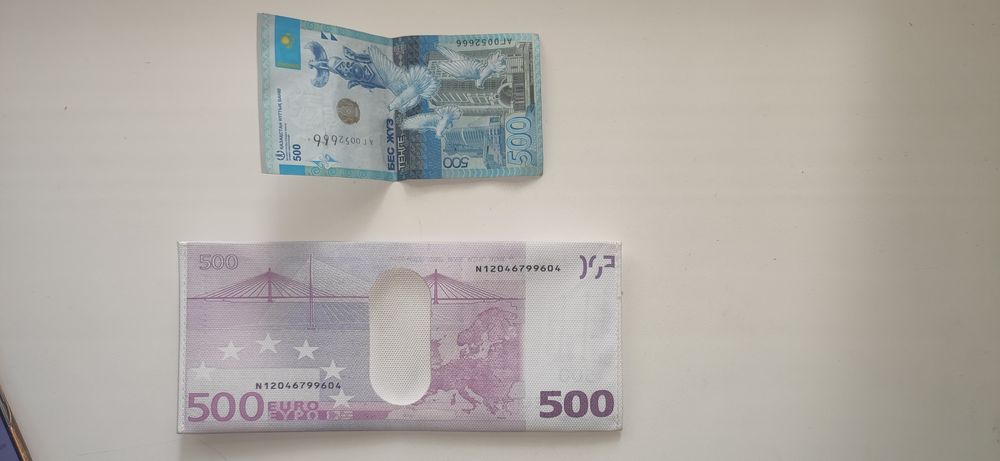 Кошельки в виде банкнот