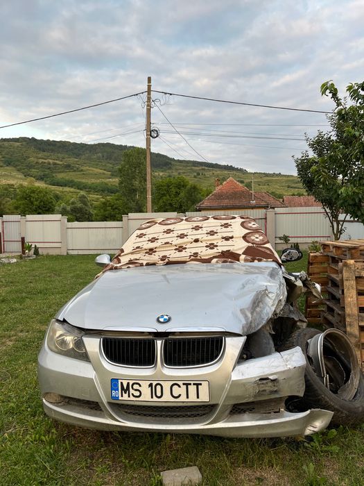 Vand BMW e90 seria 3 lovit fata stanga