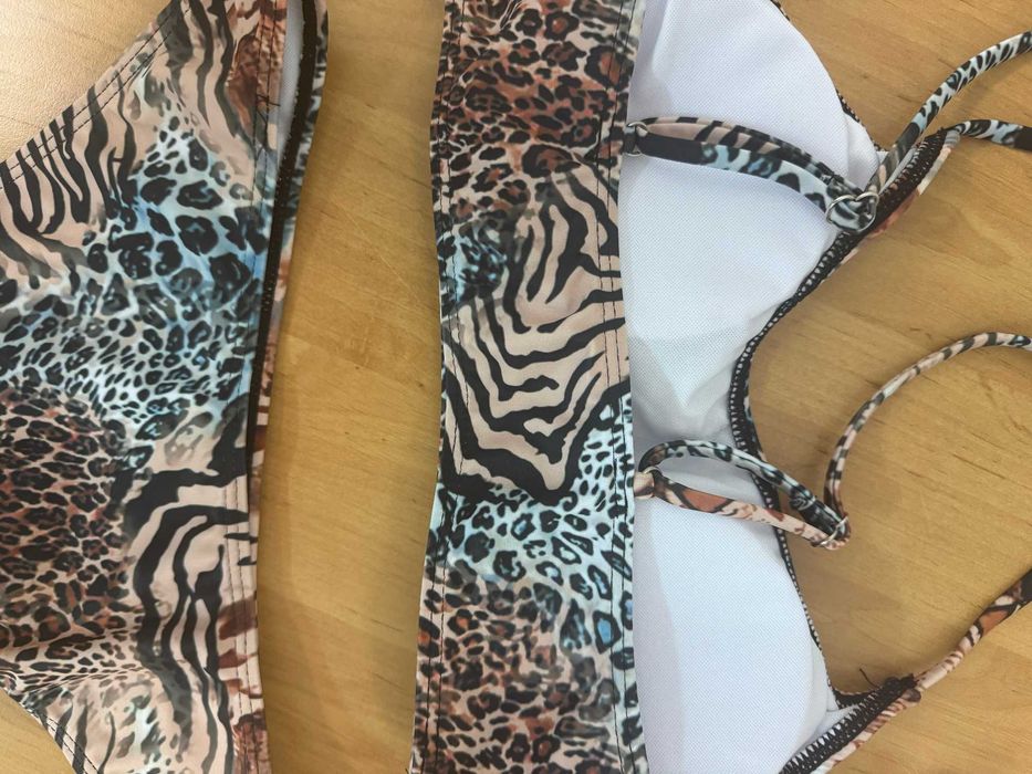 Бански  от две части в абстрактен принт